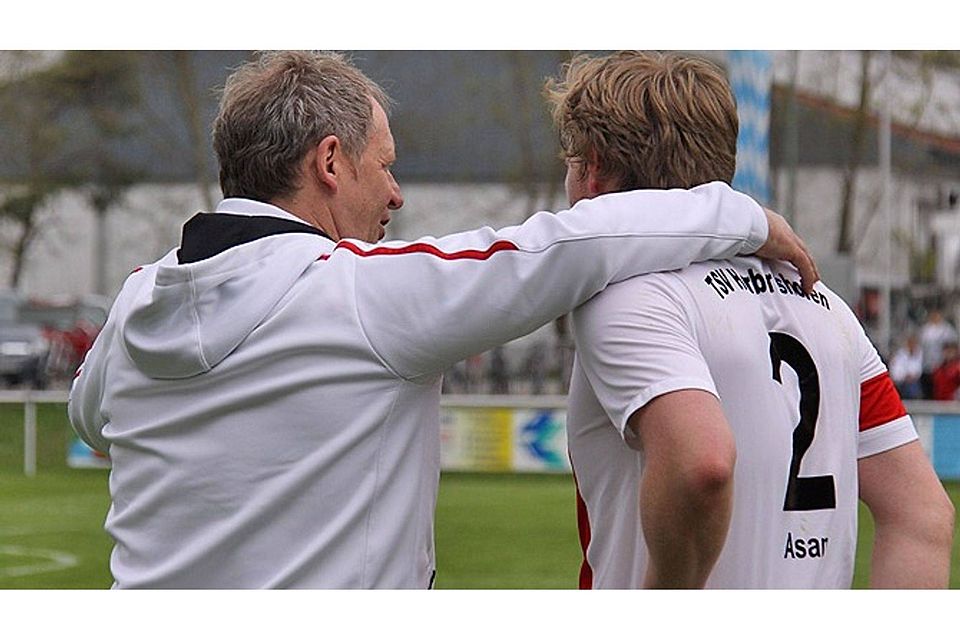 Sieben Spieltage vor Saisonende musste sich Jürgen Zeche beim TSV Herbertshofen von seinen Spielern verabschieden.  Foto: Karin Tautz