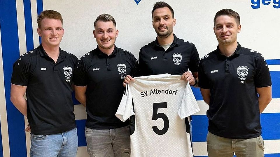 Michael Hösl (Zweiter von rechts) wird den SV Altendorf ab Sommer als Co-Spielertrainer unterstützen.