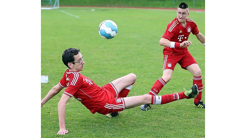 Jeden Freitag wird am Kaulbachweg geübt für die drei anstehenden Turniertage der Bananenflankenliga BFL.  Foto: Brüssel