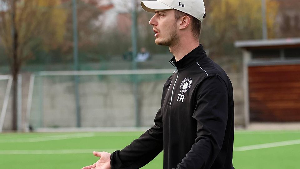 Denis Hoxha, Trainer der TSV-Reserve, musste gegen Untermenzing II kurzfristig auf fünf Spieler verzichten