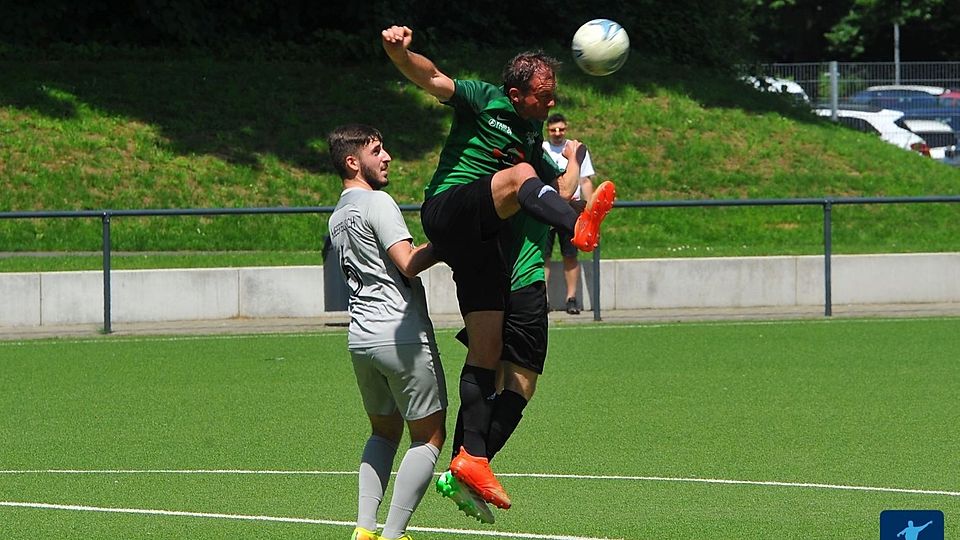 Voller Einsatz beim Polizei SV Mönchengladbach, der am Dienstag gegen Fortuna Dilkrath testet. 