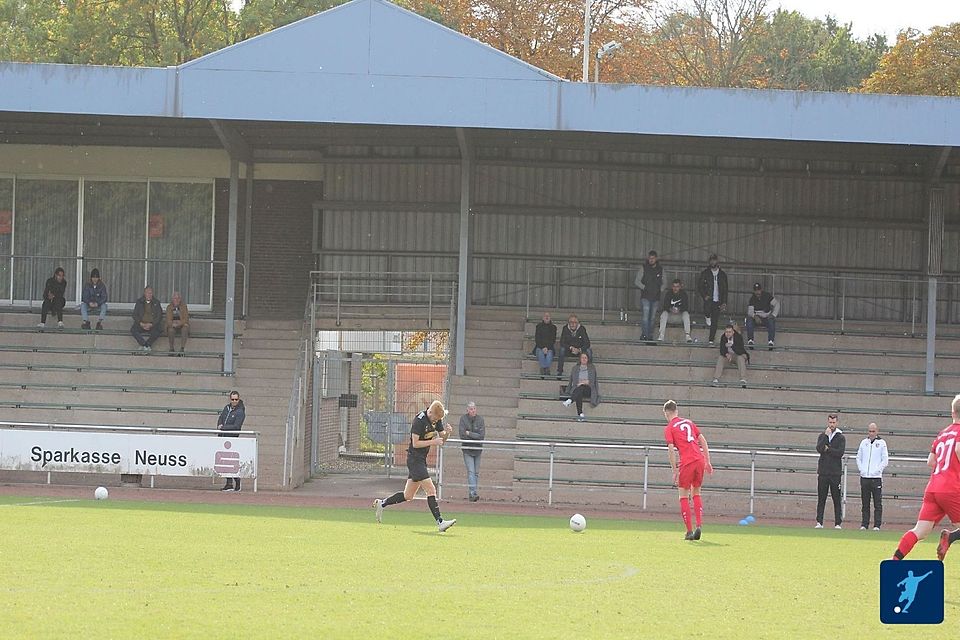 Die Tribüne des Schlossstadions wird umfassend saniert.