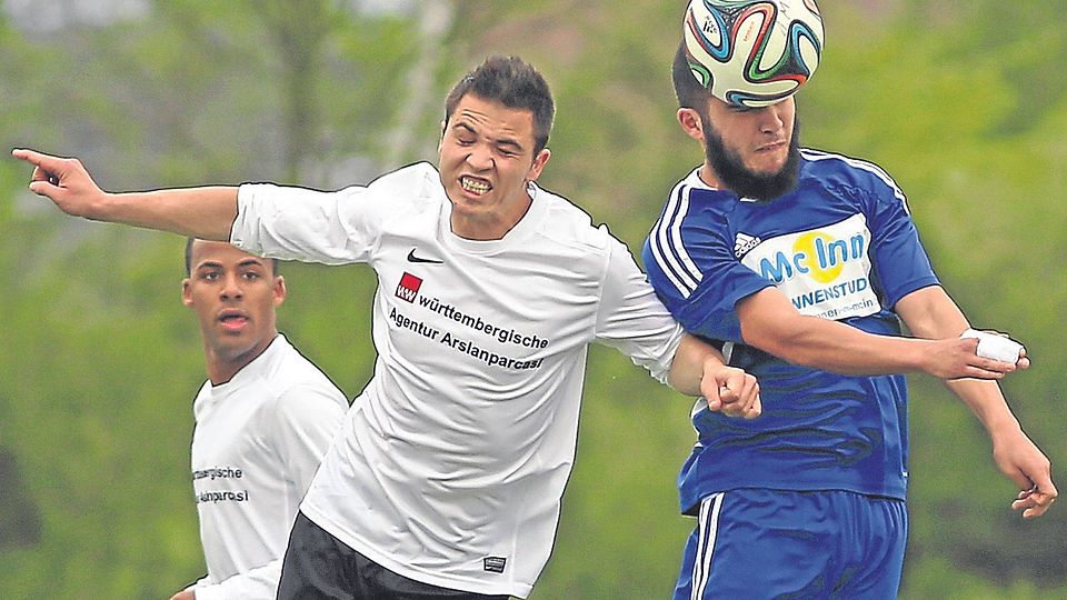 Manchmal fehlt der Durchblick: Der VfB Ginsheim um Younes El Arkoubi (rechts) setzt sich gegen TSG Messel durch. Foto: VF / Frank KrÃ¤mer