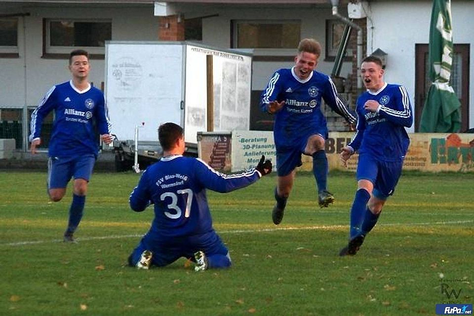 Lange mussten sie warten, doch in der Verlängerung konnten die Blau-Weißen aus Wermsdorf endlich den Siegtreffer bejubeln.