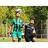 Perfektes Standbild: Ben Kalbitzer (l.) vom VfL Fellerdilln kommt per Kopf vor Furkan Zegnar vom FC Amedspor Wetzlar an den Ball. © Isabel Althof