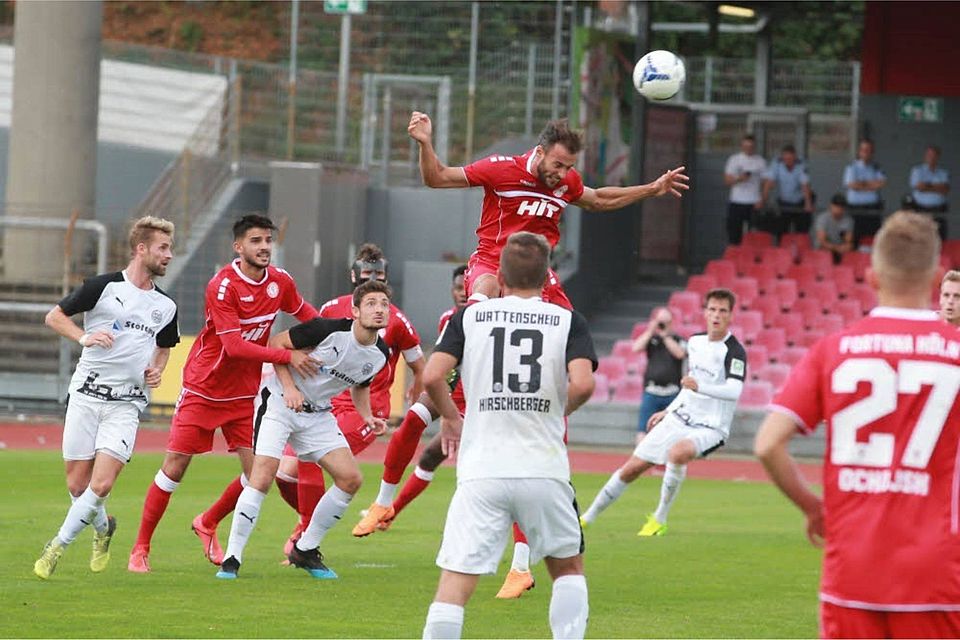 Roman Prokoph (Mitte) beschert dem SC Fortuna mit seinem Treffer zum Ausgleich den ersten Punktgewinn der Saison.