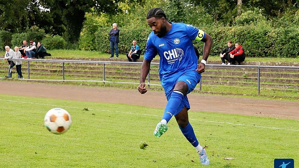 Der FV Biebrich 02 um Kapitän Derrick Amoako (im Bild) empfängt am Sonntag auf Aufsteiger TSF Heuchelheim. 