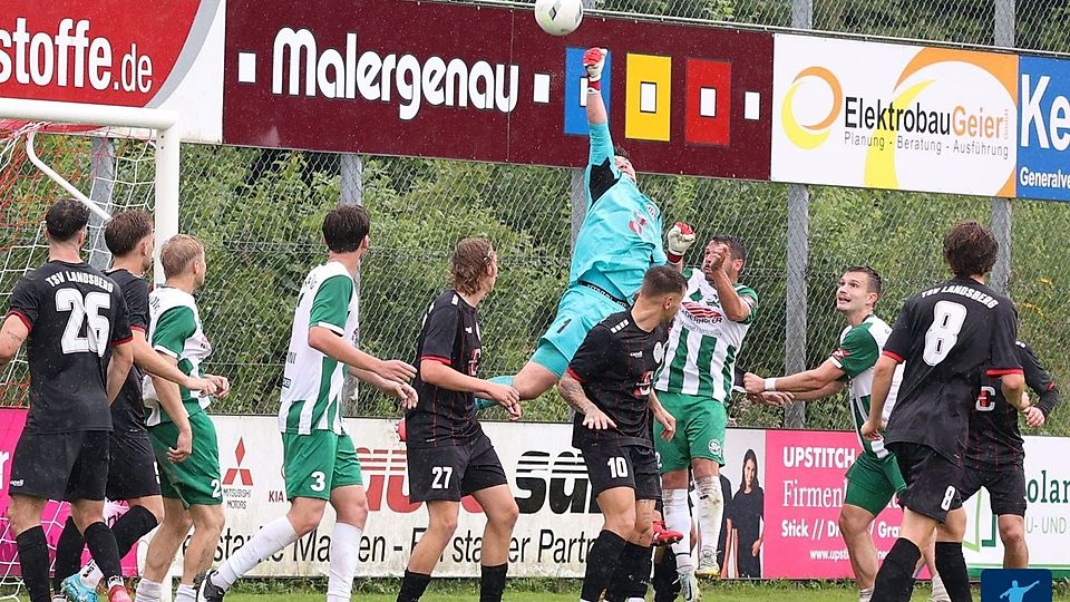 "Am Ende können wir froh sein, dass wir zumindest noch das Unentschieden gehalten haben, weil Schalding wirklich hochkarätige Möglichkeiten hatte und unser Torwart Leimeister stark gehalten hat", sagt Landsbergs Trainer Alexander Schmidt nach dem Spiel.