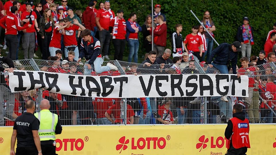 Klare Worte: Die Hachinger Fans waren auf eine Niederlage offenbar vorbereitet.