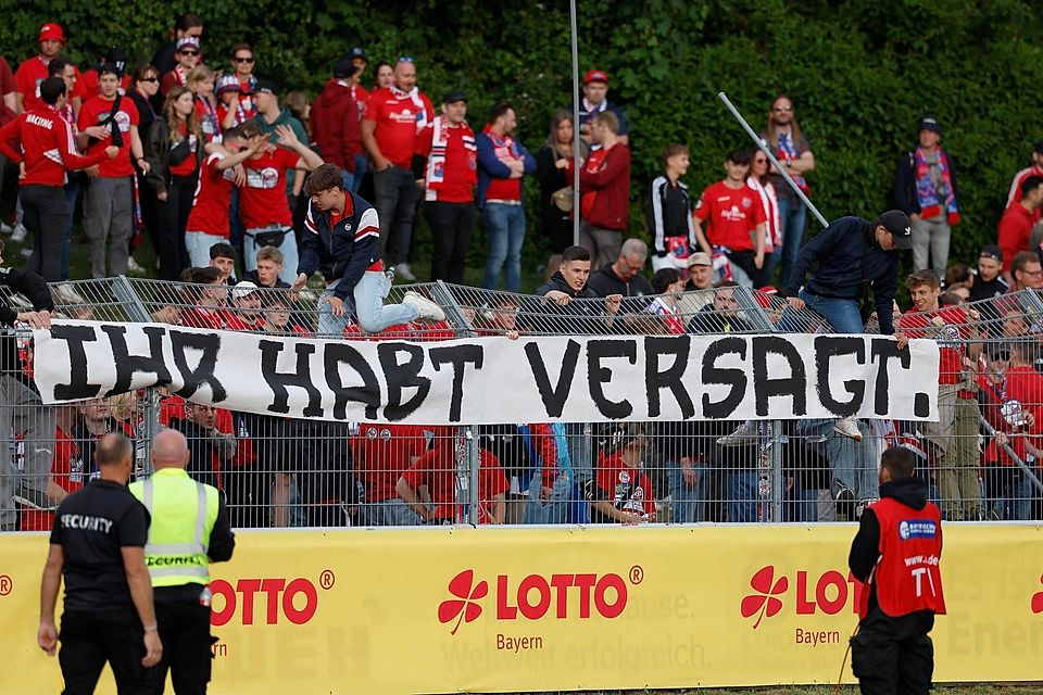 Klare Worte: Die Hachinger Fans waren auf eine Niederlage offenbar vorbereitet.