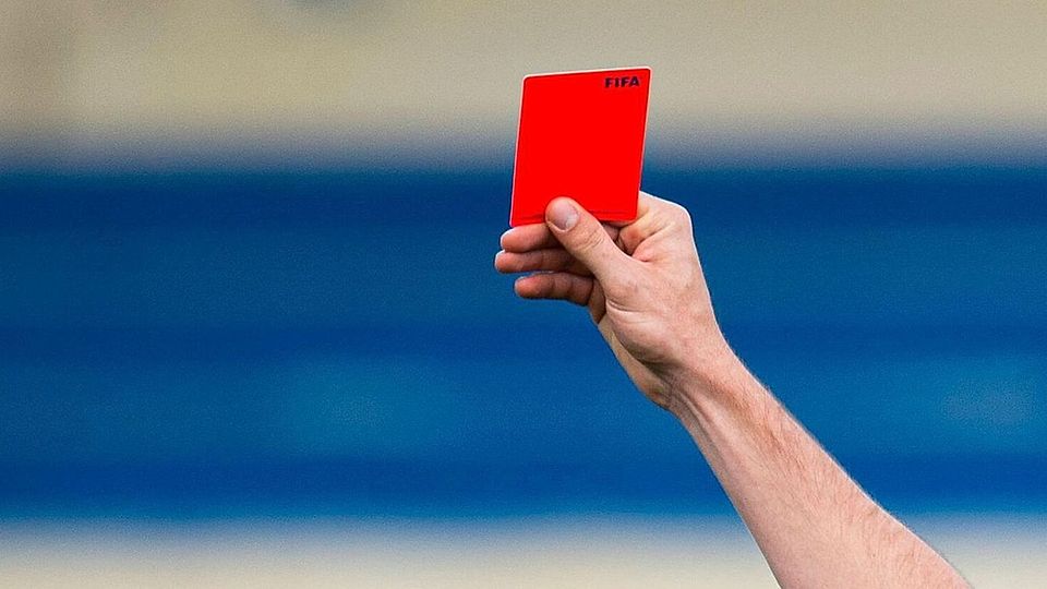 Eine Rote Karte und der folgende Freispruch haben für erhitzte Diskussionen und einen Eklat gesorgt.