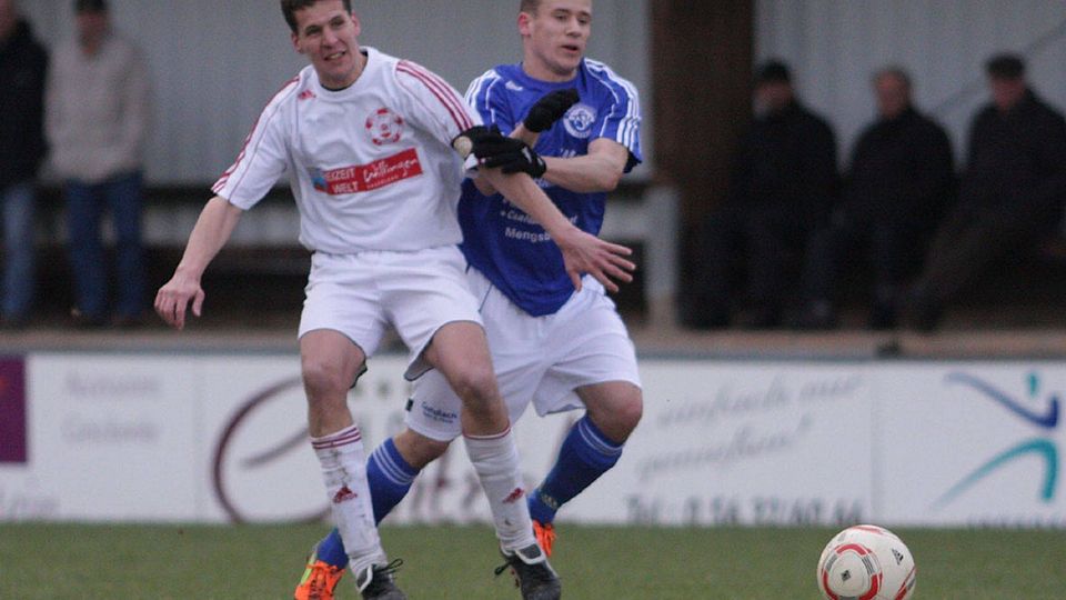 Philipp Kloske (blaus Trikot) kehrt zur neuen saison zurück zum TSV Mengsberg