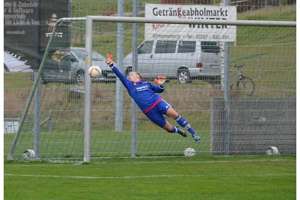 War gut beschäftigt: Melanie Geiselhart, Torhüterin des SV Alberweiler, hatte ihren Anteil am Unentschieden gegen das Spitzenteam aus Freiburg. Foto: Peter Herle