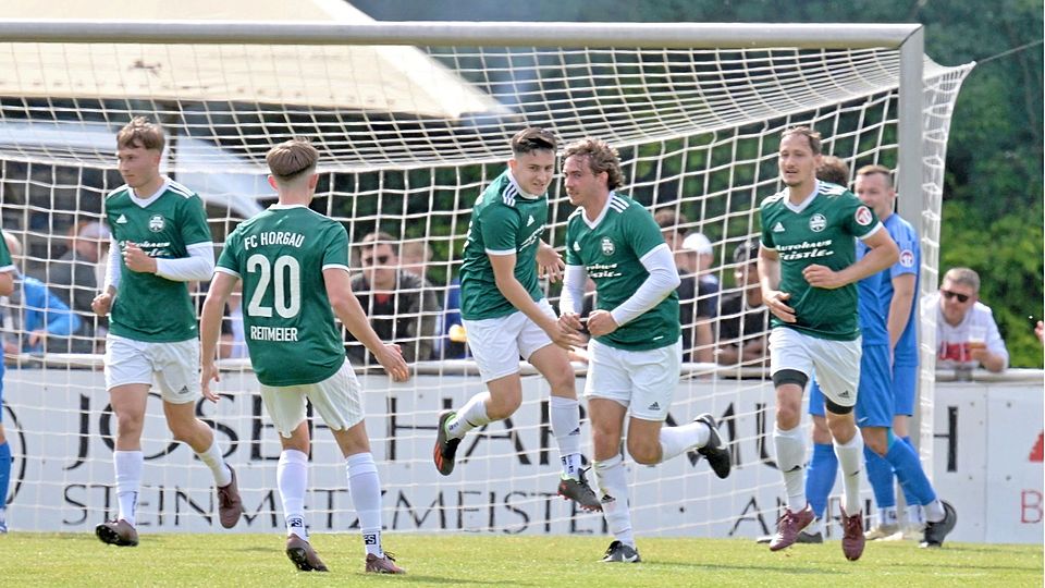 Jubel beim FC Horgau: Im Relegationsspiel gegen den TSV Ziemetshausen steckte das Kleeblatt einen 0:2-Rückstand weg und schaffte noch den Klassenerhalt.