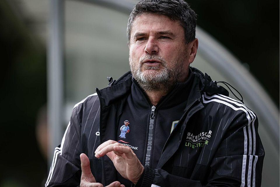 Trainer Pero Vidak - Fußball - Bezirksliga Süd - 12. Spieltag - Saison 2025/26 - SV Planegg-Krailling (SVP) - VfL Denklingen - 5. Oktober 2025 Trainer Pero Vidak - Fußball - Bezirksliga Süd - 12. Spieltag - Saison 2025/26 - SV Planegg-Krailling (SVP) - VfL Denklingen - 5. Oktober 2025