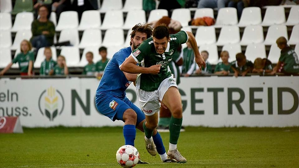 Man of the Match - Antonio Verinac (am Ball) vom VfB Lübeck.