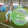 Er lässt in Merklingen die Bälle rollen: Granit Nikqi in seiner Soccer-Arena.
