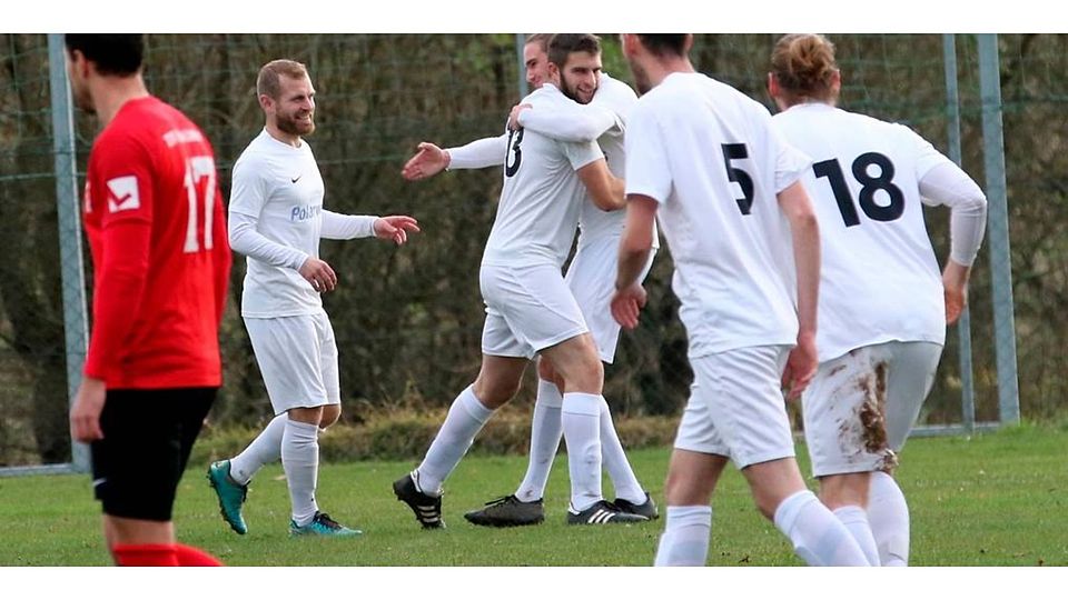 Hat die SG Altenburg/Eudorf/Schwabenrod zum Saisonfinale am Sonntag noch einmal Grund zum Jubeln? Dann gastiert die Dreier-SG in Lumda und kann mit einem Sieg nicht nur Rang vier festigen, sondern sogar - mit Schützenhilfe - sogar noch auf Rang drei springen. Archivfoto: Luca Raab 