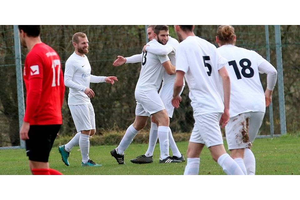 Hat die SG Altenburg/Eudorf/Schwabenrod zum Saisonfinale am Sonntag noch einmal Grund zum Jubeln? Dann gastiert die Dreier-SG in Lumda und kann mit einem Sieg nicht nur Rang vier festigen, sondern sogar - mit Schützenhilfe - sogar noch auf Rang drei springen. Archivfoto: Luca Raab 