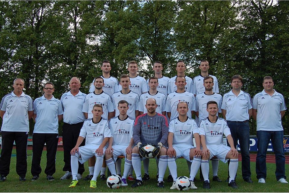 Das Team des TuS Bad Arolsen um Coach Uwe Schäfer für die kommende Gruppenliga Serie 2014/2015