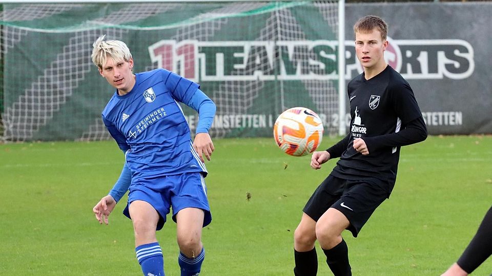 Den Ausgleich zum 1:1 für den TV Stockdorf erzielte Phillip Daul (r.); links der Inninger Maximilian Rothamel.
