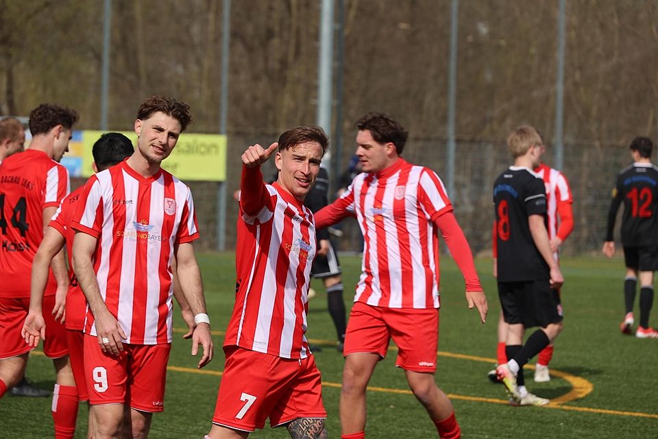 Fünf Mal hat‘s gekracht der Lorenz Knöferl hat‘s gemacht. Fünf Mal hat‘s gekracht der Lorenz Knöferl hat‘s gemacht.