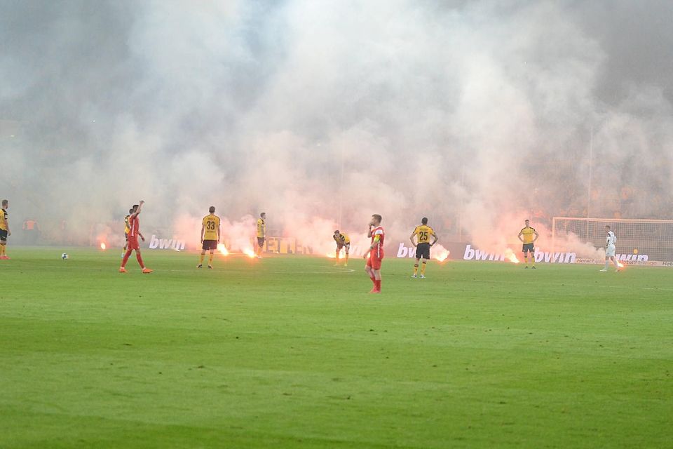 Szenen aus dem Relegations-Rückspiel gegen den 1. FC Kaiserslautern