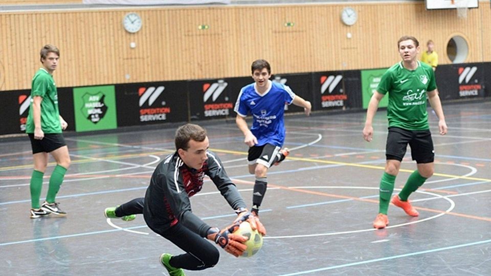 Im Viertelfinale traf der Ausrichter Haselmühl (in Grün) auf Freudenberg.  Foto: Andreas Brückmann