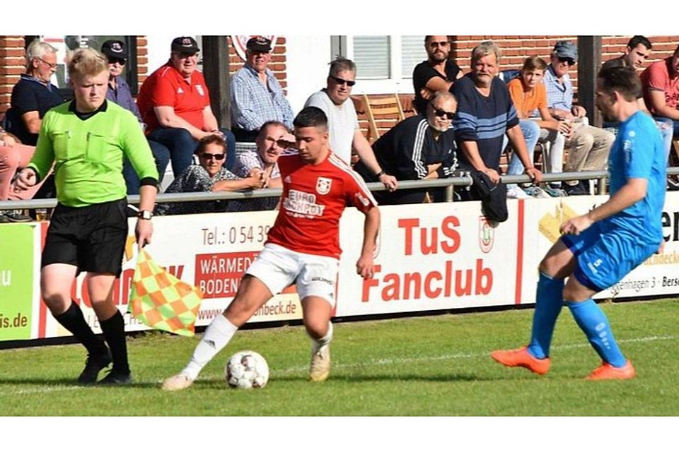 Gegen den TB Uphusen müssen Qerim Avdijaj (in Rot) und der TuS Bersenbrück auch in der neuen Saison ran.