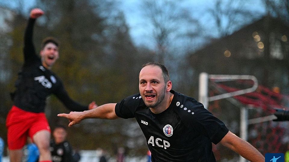 Doppelpack! Christoph Traxinger glich erst zum 2:2 aus und legte kurz darauf mit dem Treffer zum 3:2 nach, womit er den Hauzenberger Heimsieg ebnete