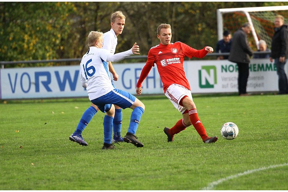 Derby-Held: Jens Meier (rechts) erzielte beide Tore beim 2:1-Heimsieg von Union Varl gegen den SSV Pr. Ströhen.