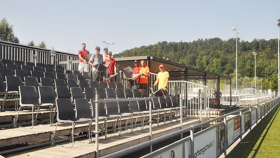 Innert zwei Tagen wird in Wettswil ein Stadion mit rund 5000 Plätzen errichtet.