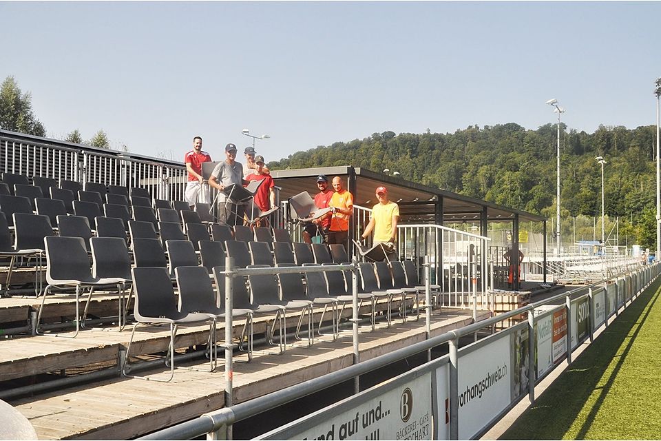 Innert zwei Tagen wird in Wettswil ein Stadion mit rund 5000 Plätzen errichtet.