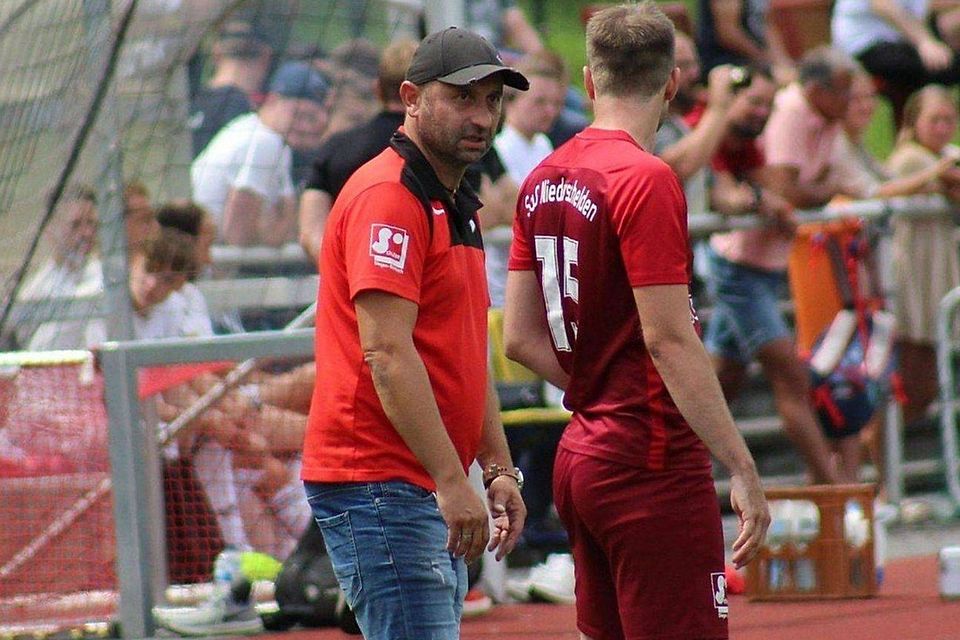 Zum Duell des SuS Niederschelden mit Trainer Andreas Wieczorek gegen die SG Mudersbach/Brachbach kommt es gleich am ersten Spieltag.