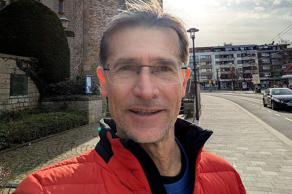 Eric Cremer ist heute Lehrer an einer Gesamtschule. Eric Cremer ist heute Lehrer an einer Gesamtschule.