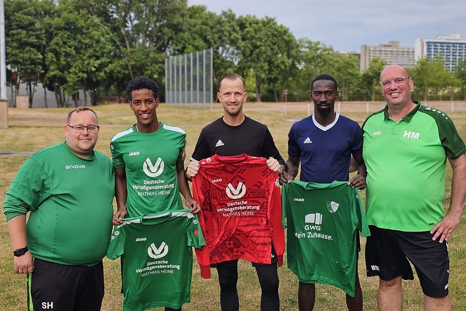 Steve Hardt (ganz links) und Henning Müller (ganz rechts) begrüßen 3 Neuzugänge!