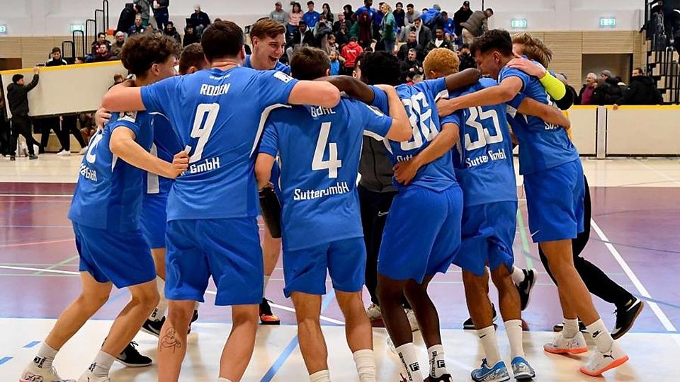 Sieger-Kreis: Das Schott-Team jubelt nach dem Endspielerfolg.	Foto: Kristina Schäfer