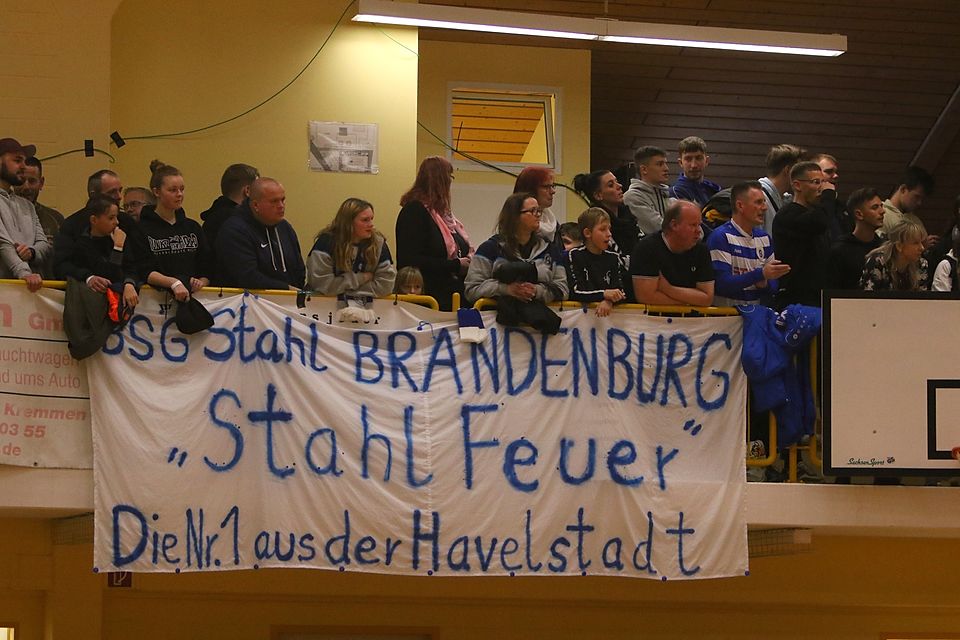 Fantastische Unterstützung: Stahl Brandenburg nimmt wieder kräftig Fahrt auf, auch von den Rängen wie hier beim Hallencup in Kremmen.