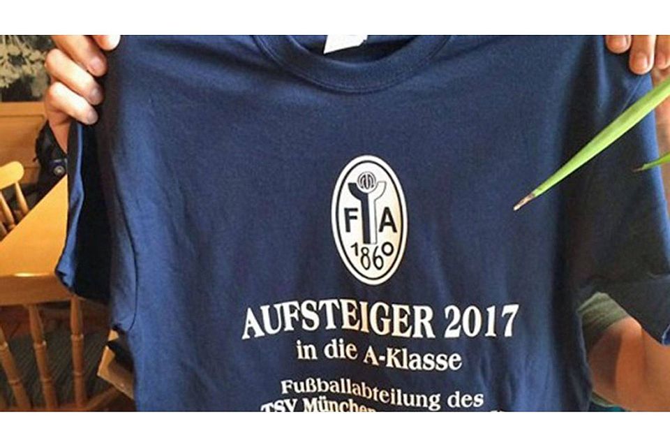 Das Meister-Shirt des TSV 1860 IV. F: Kellner