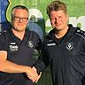 Abteilungsleiter Sascha Zilk (l.) begrüßt Benjamin Veith als neuen Cheftrainer in Burgweinting.