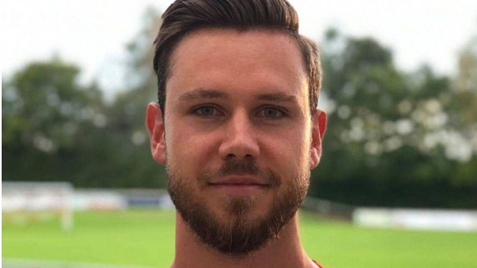 Johannes Franz SV Raisting: Klar waren die Leistungen in den letzten Länderspielen nicht der Anspruch von Deutschland. Allerdings kann das viele Ursachen haben und muss nicht zwangsweise nur am Trainer liegen. Wichtig ist, dass es zwischen der Mannschaft und dem Trainer noch passt, deshalb sollte man die Frage vielleicht den Spielern der Nationalmannschaft stellen. Im Endeffekt muss die Mannschaft hinter dem Trainer stehen. Ob das der Fall ist oder nicht, kann man aus der Ferne nicht wirklich beurteilen, die gezeigten Leistungen sprechen natürlich nicht unbedingt dafür.