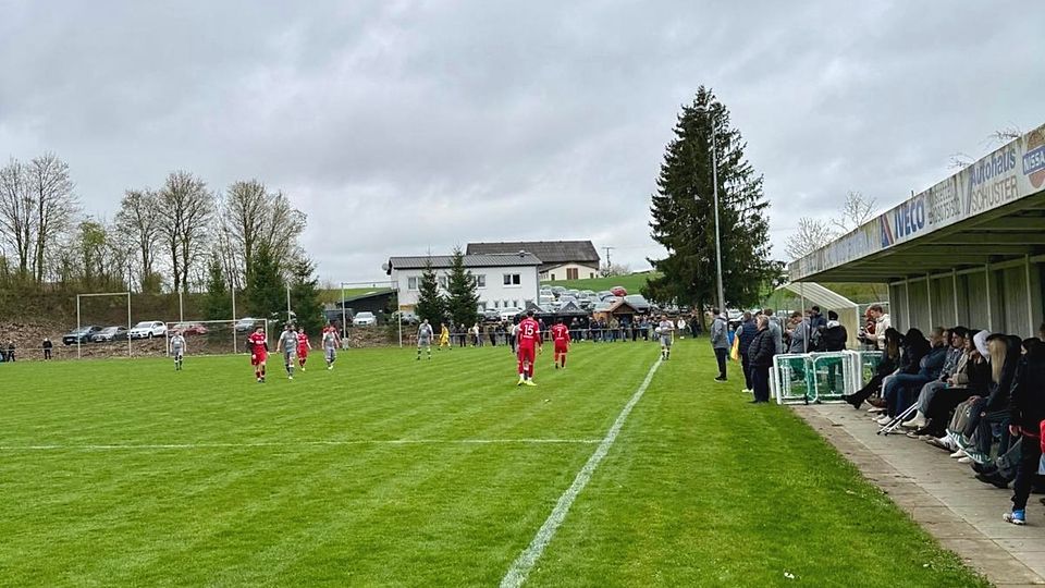 einige Zuschauer fanden den Weg nach Mönstetten und sahen sechs Tore des FCR!