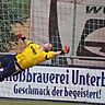 Hatte zum Saisonstart mehr zu tun, als ihm lieb war: Aindlings Torwart Alexander Bernhardt konnte sich gegen den TSV Meitingen mehrmals auszeichnen, war aber auch viermal machtlos. Die Aindlinger verloren das erste Heimspiel der Saison mit 2:4.