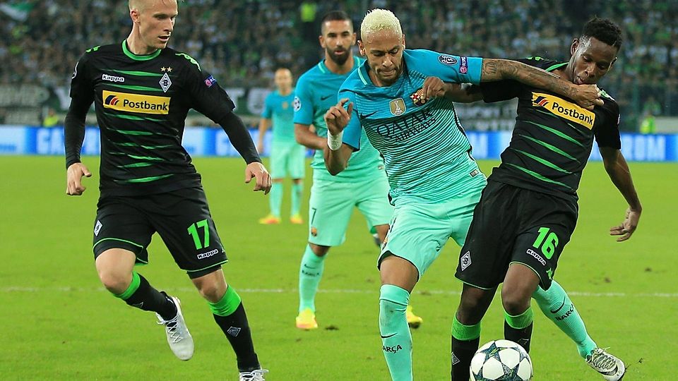 Ibrahima Traoré (r.) im Duell mit Neymar in der Champions League 2016.