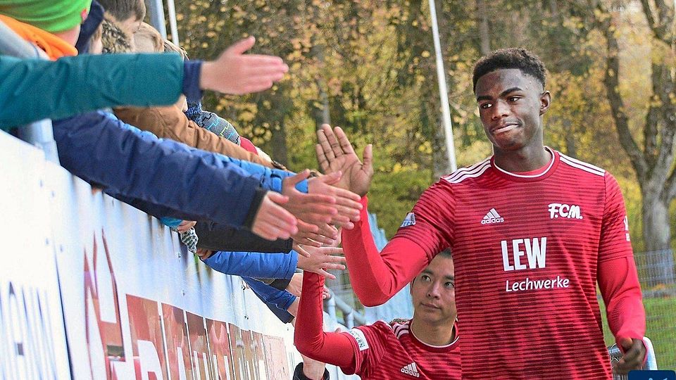 Fadhel Morou (re., hier noch im Trikot des FC Memmingen) wird nicht mehr für Burghausen auflaufen.