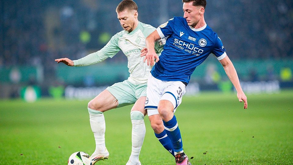 Marius Wörl (re.) leitete mit seinem sehenswerten Treffer zum 1:0 den Pokaltriumph von Bielefeld ein.