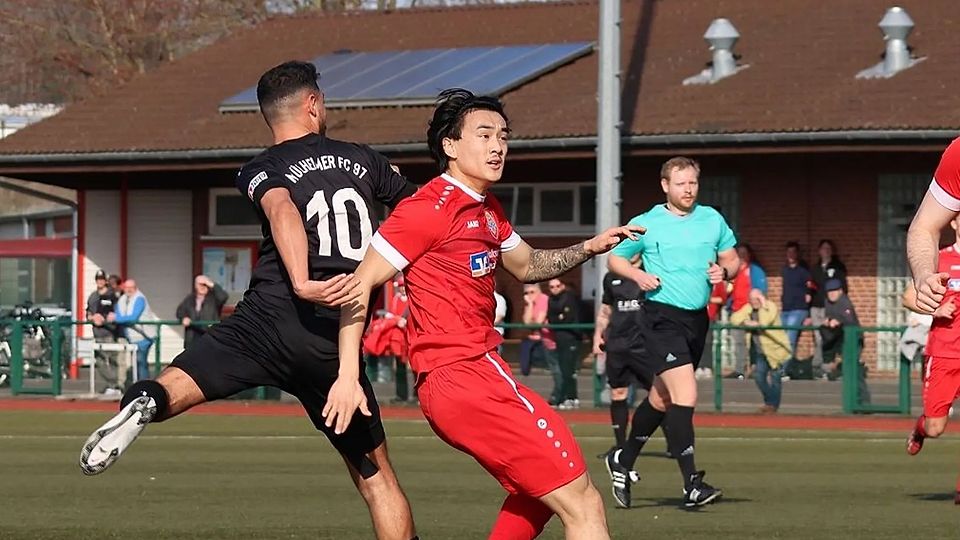 Chong Johnny Lu (re.) wird in der kommenden Saison zum 1. FC Kleve wechseln.