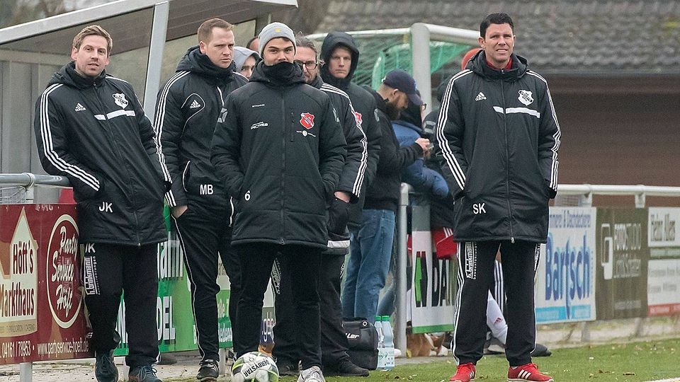 Bislang kann man in Deinste, rechts Trainer Sönke Kreibich, sehr zufrieden sein.