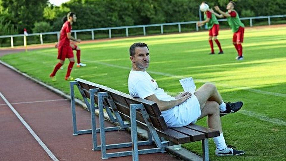 Der neue Trainer Marco Fischer sieht seinem ersten Pflichtspiel mit den Landesliga-Fußballern des SV Fellbach entgegen. Patricia Sigerist