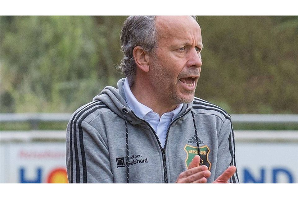Bleibt auch in der kommenden Saison Trainer der Oberliga-Fußballer des Heeslinger SC: Hansi Bargfrede.Foto Demmer